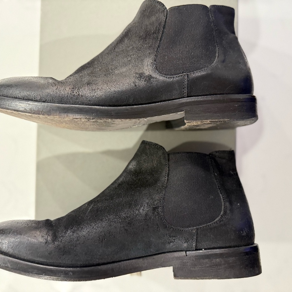 Barneys New York Oiled Suede Chelsea / Chukka Boots